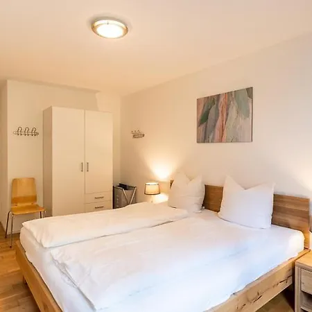 Edelweiss Survesta Apartament *